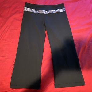 LULULEMON REVERSIBLE CROP LEGGINGS
